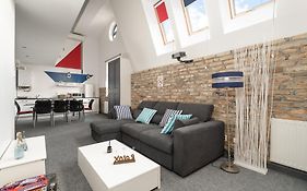 Sleepway Apartment - Marina